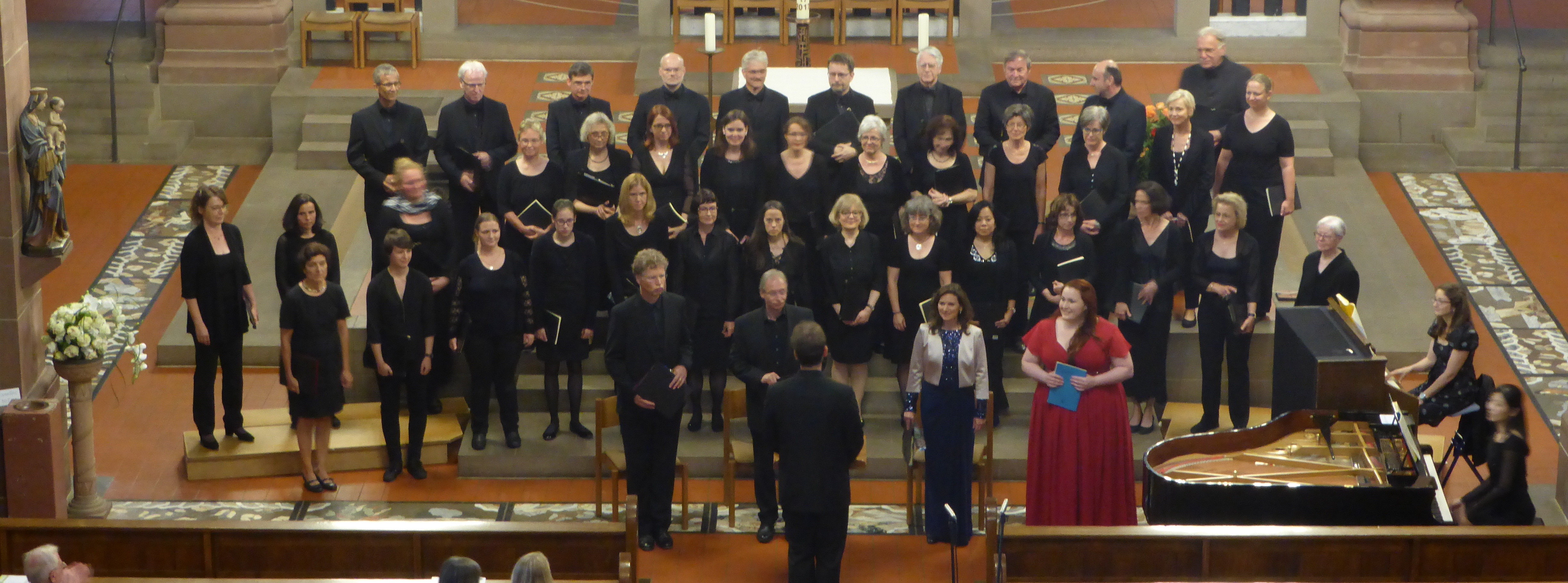 Das Vokalensemble Herz Jesu Ettlingen unter der Leitung von Markus Bieringer, die Instrumentalisten und Solisten sind bereit für den ersten Ton von Rossinis Petite Messe Solennelle